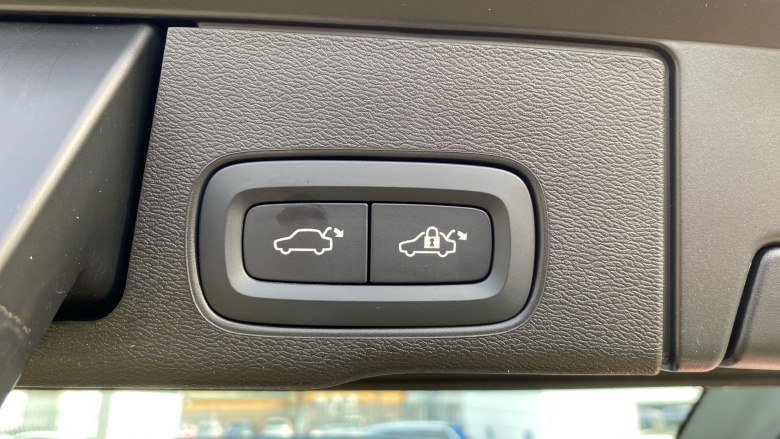 Volvo Xc60 2.0 B4P Plus Dark 5dr Geartronic Petrol Estate